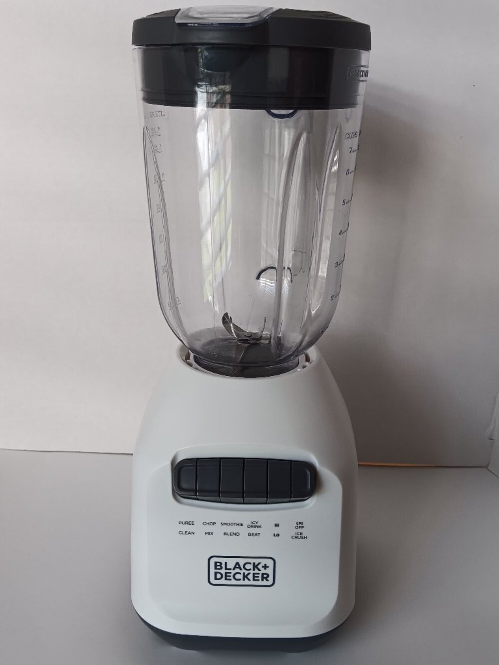 Black-Decker Blender BL2209PBW-7 Cups- 56 Oz- Plastic Jar- 8 Speeds